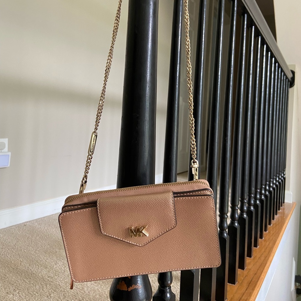Michael Kors phone crossbody bag!